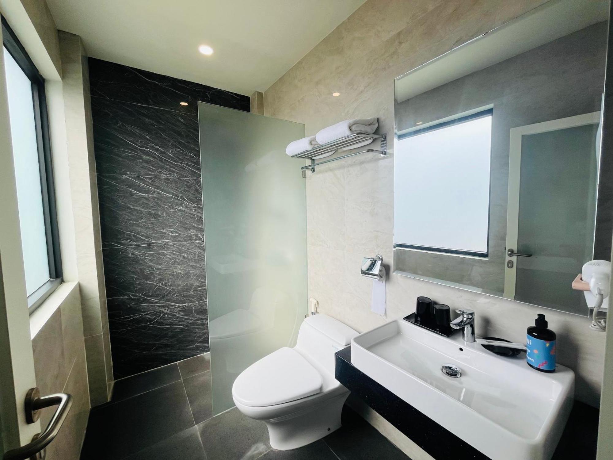 Sans Hotel 88 Andalan Surabaya By Reddoorz Buitenkant foto
