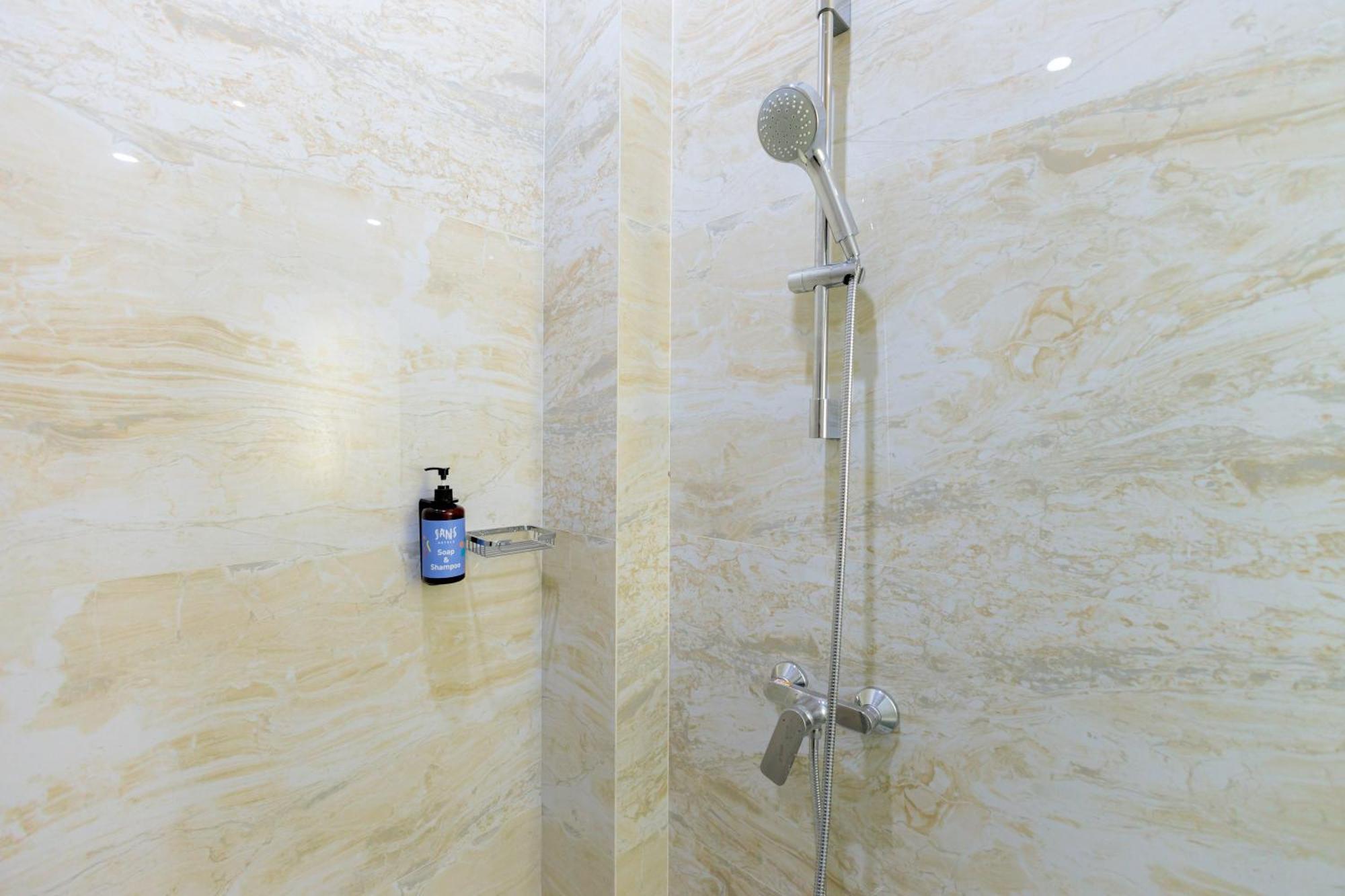 Sans Hotel 88 Andalan Surabaya By Reddoorz Buitenkant foto