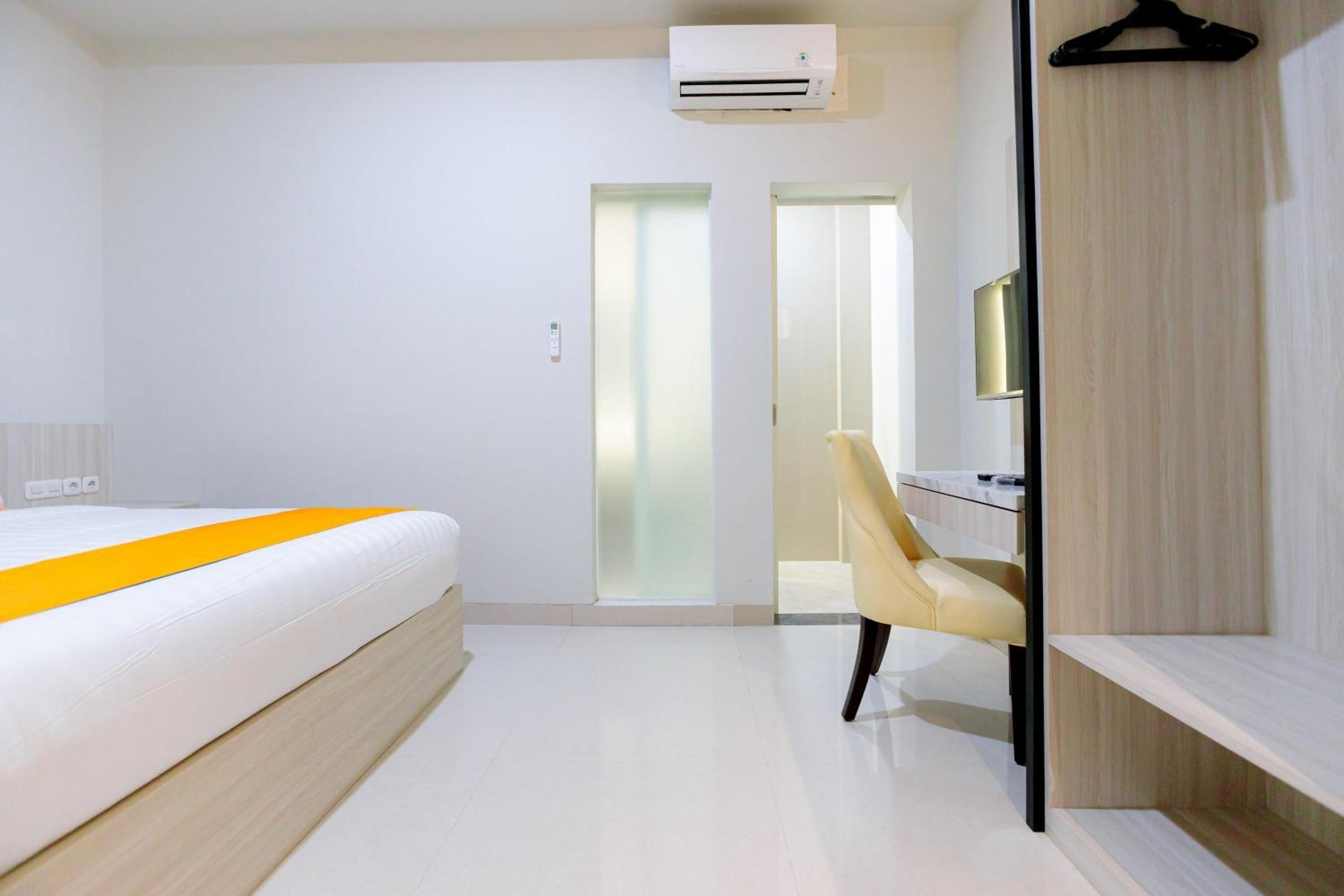 Sans Hotel 88 Andalan Surabaya By Reddoorz Buitenkant foto