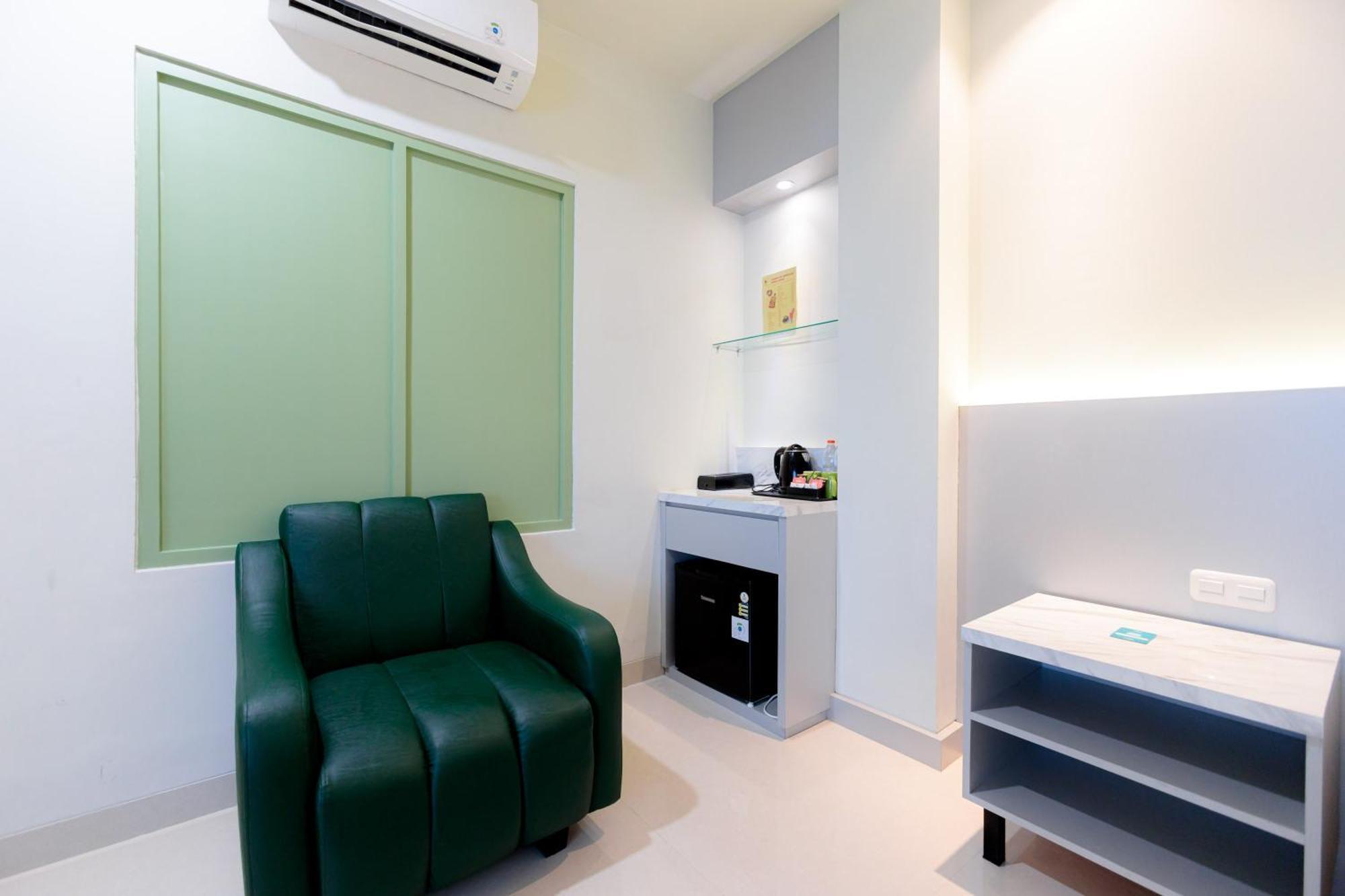Sans Hotel 88 Andalan Surabaya By Reddoorz Buitenkant foto
