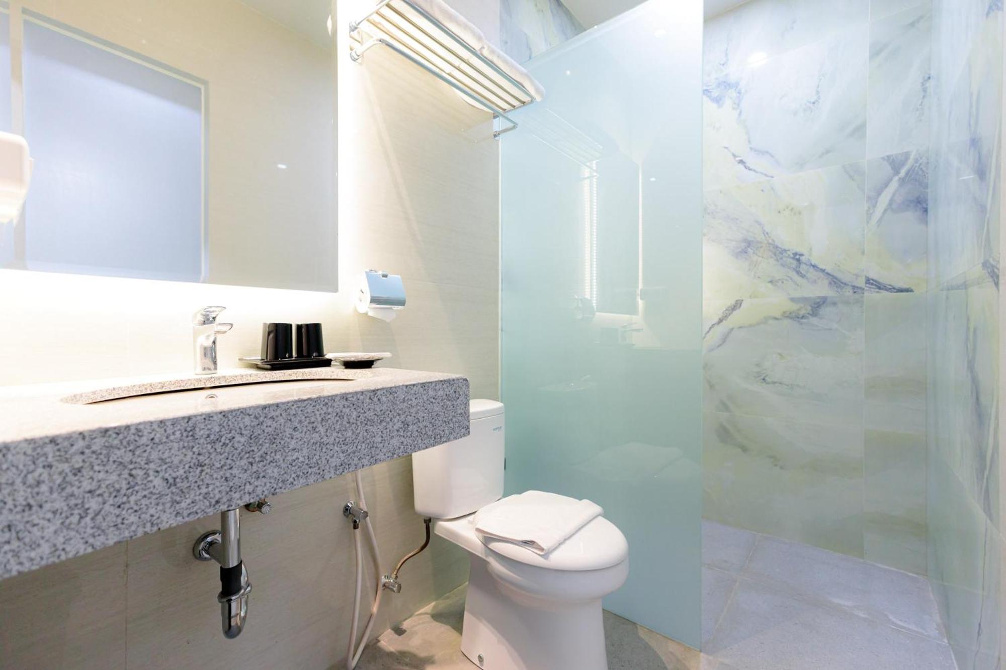 Sans Hotel 88 Andalan Surabaya By Reddoorz Buitenkant foto