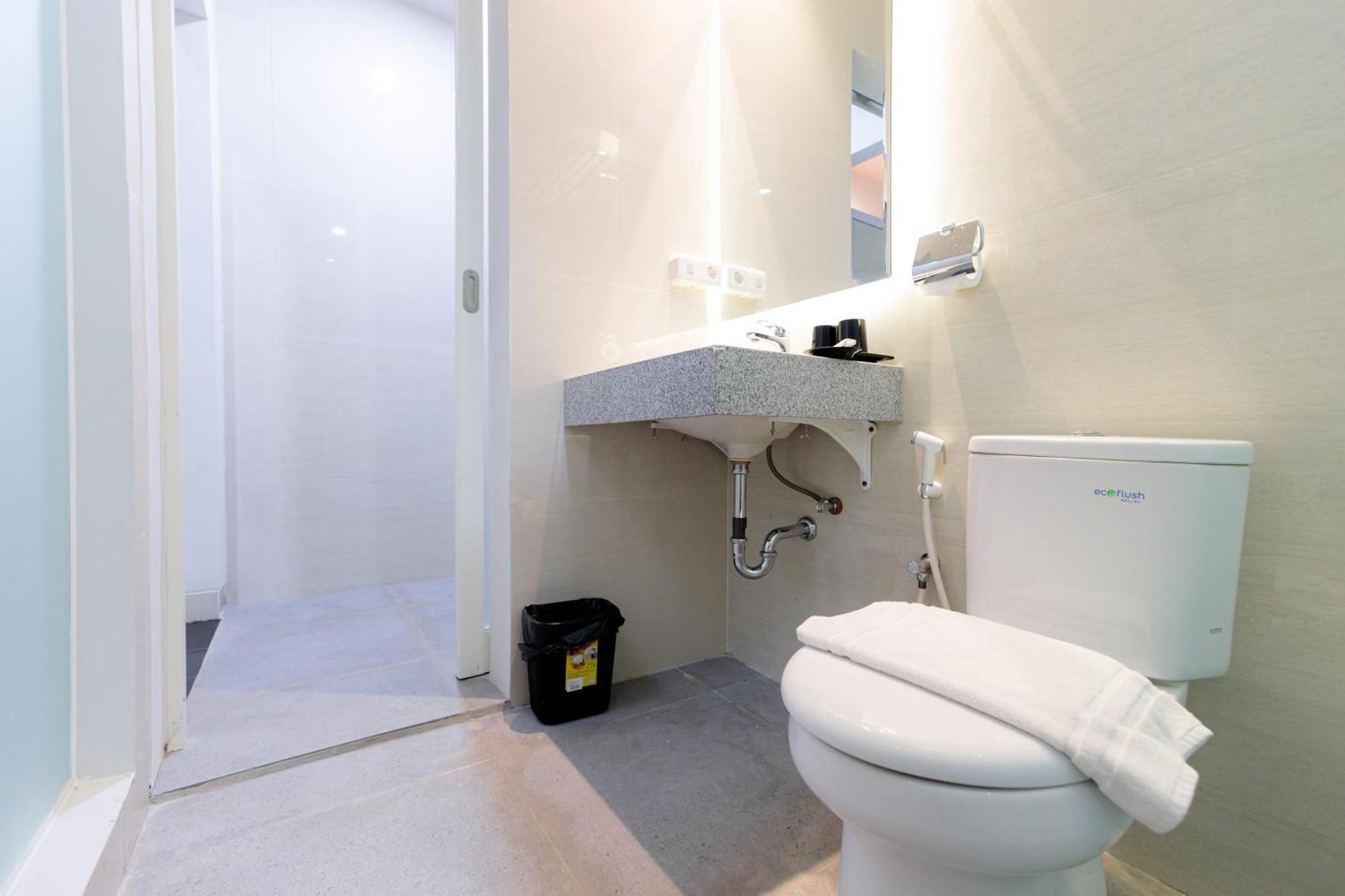 Sans Hotel 88 Andalan Surabaya By Reddoorz Buitenkant foto